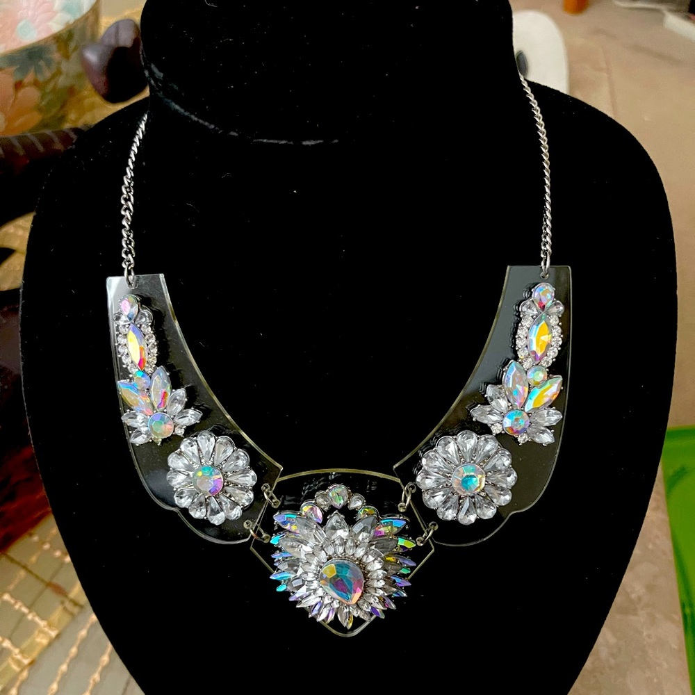 Iridescent necklace set